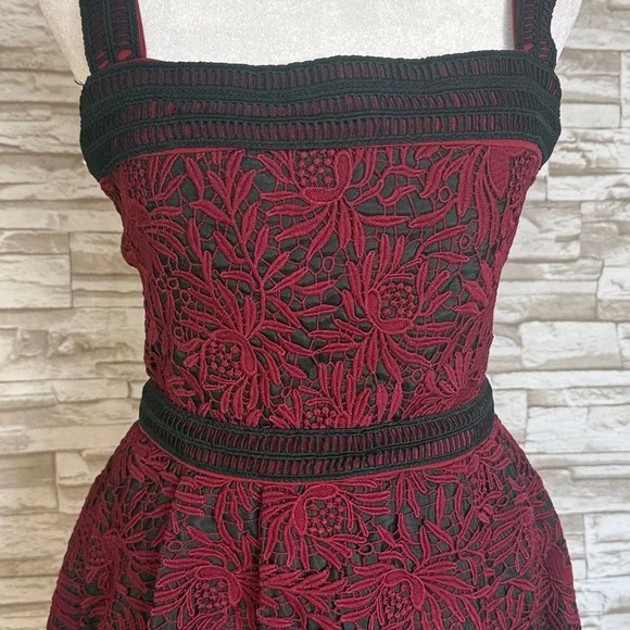 JARIYA Medium CROCHET BACKLESS DRESSS - Picture 5 of 13